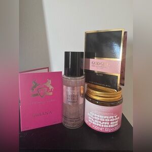 Victoria's Secret Velvet Petals & cherry blossom body scrub  🌸